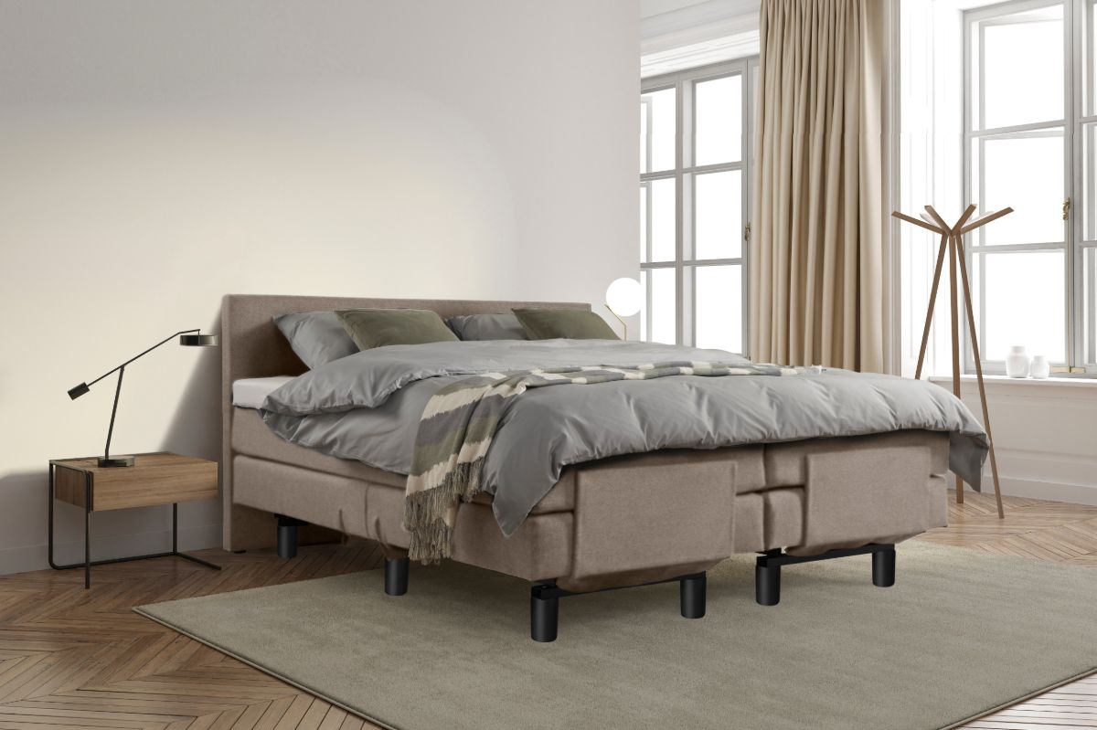 Boxspring Bed Sophia – Elektrisch – 180×210 – Incl. Hoofdbord – Skai Taupe Boxspring Bed Sophia – Elektrisch – 180×210 – Incl. Hoofdbord – Skai Taupe bestellen via beddenwinkel-online.nl
