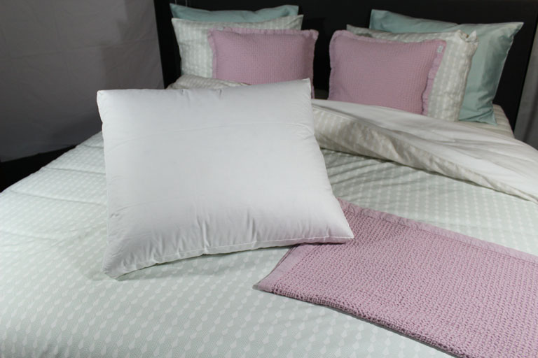 Donzen kussen – Loiva Comfort Night | 90% Dons, 10% veertjes Donzen kussen – Loiva Comfort Night | 90% Dons, 10% veertjes bestellen via beddenwinkel-online.nl