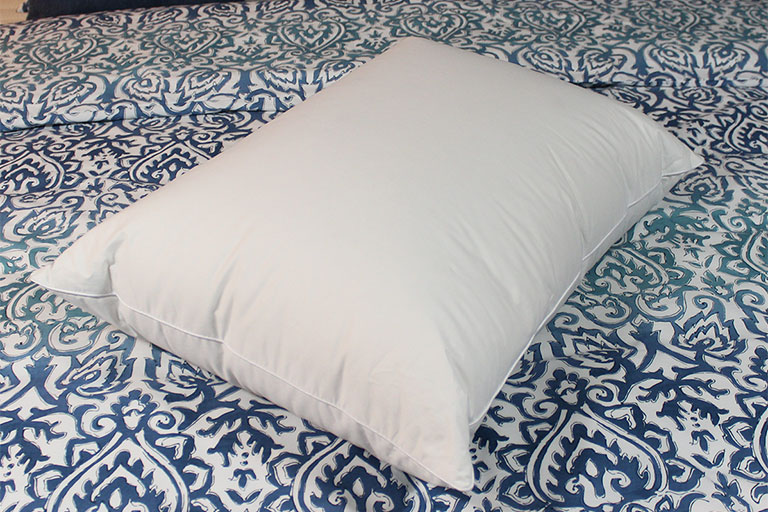 90% Ganzendons kussen | Luxe donzen 3-kamer Nuvaro Luxurious Goose Kussen 90% Ganzendons kussen | Luxe donzen 3-kamer Nuvaro Luxurious Goose Kussen bestellen via beddenwinkel-online.nl