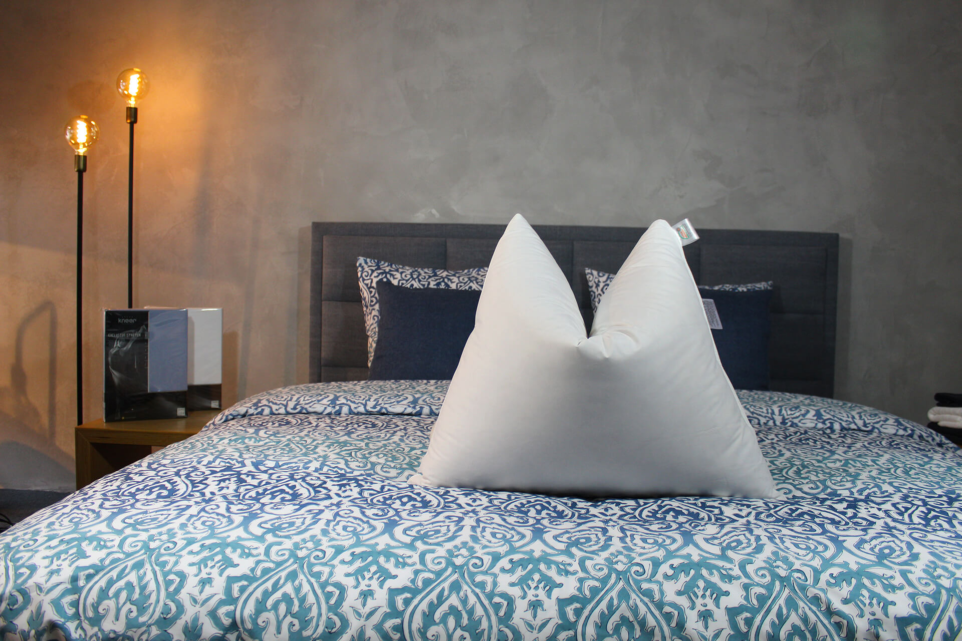 Donzen kussen met 90% Ganzendons | Luxe Nuvaro Goose Comfort Hoofdkussen Donzen kussen met 90% Ganzendons | Luxe Nuvaro Goose Comfort Hoofdkussen bestellen via beddenwinkel-online.nl