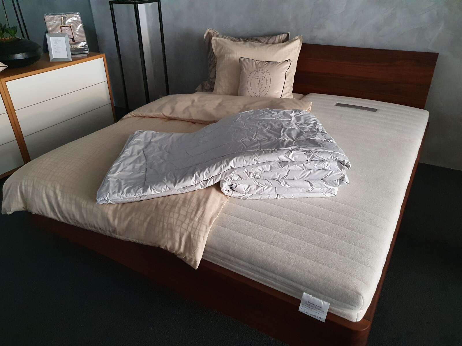 Nuvaro Camel de Luxe 4-seizoenen dekbed-200×200 Nuvaro Camel de Luxe 4-seizoenen dekbed-200×200 bestellen via beddenwinkel-online.nl