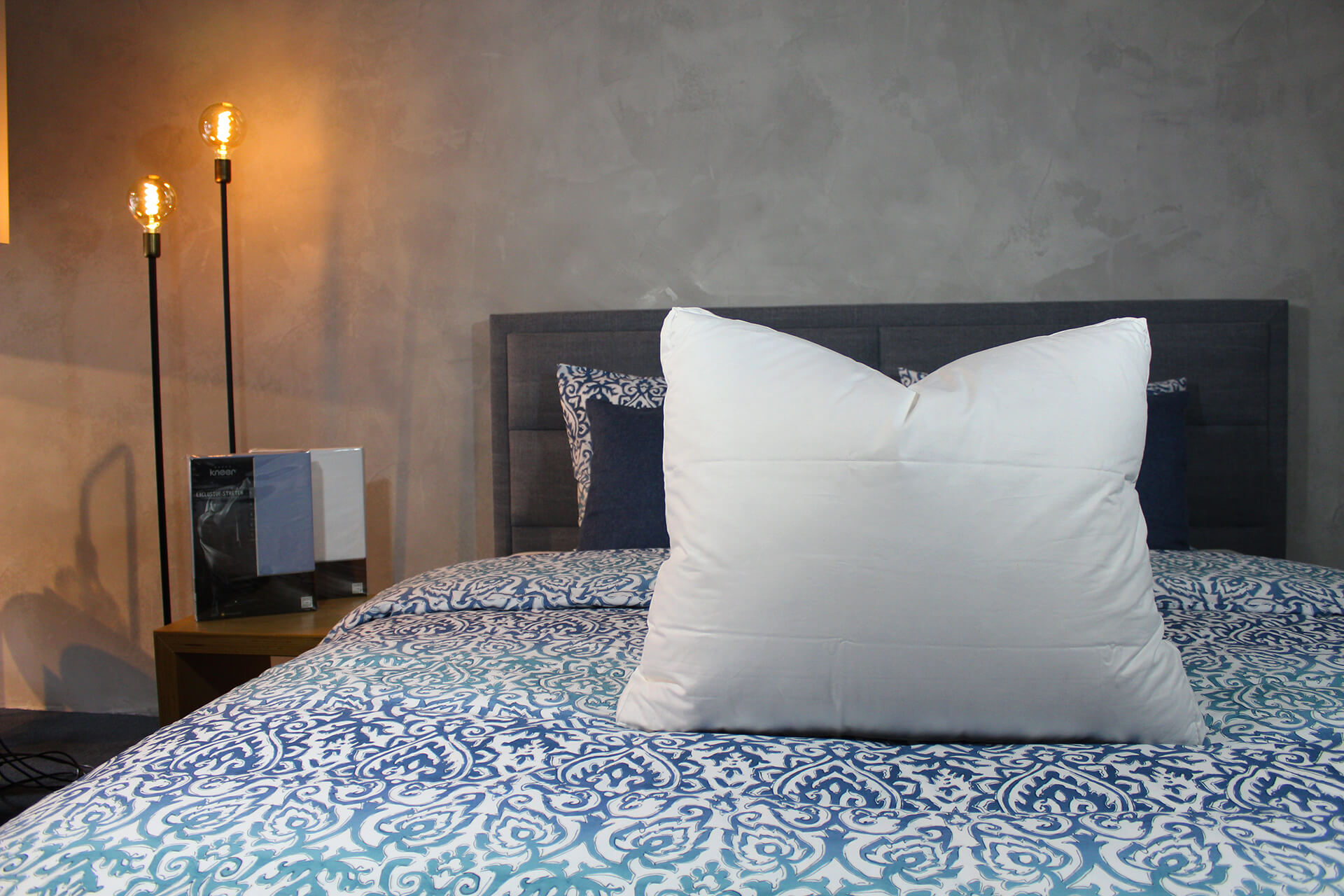 Exclusief 90% Ganzendons kussen | Nuvaro – luxurious Goose Boxodel Hoofdkussen Exclusief 90% Ganzendons kussen | Nuvaro – luxurious Goose Boxodel Hoofdkussen bestellen via beddenwinkel-online.nl